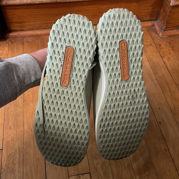 Reeboks - Picture 5 of 6